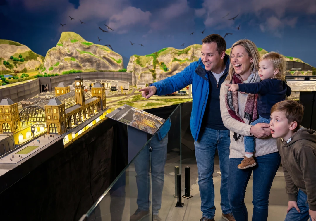 Aproveite momentos em família explorando cada detalhe incrível do Miniland e se encante!